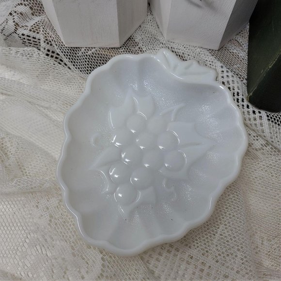 Vintage Milk Glass Dish w Grape Design - Picture 5 of 6